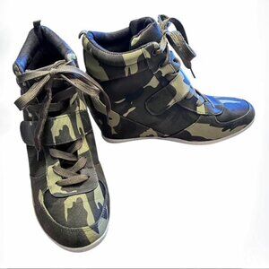 Blue Suede Shoes Women’s Wedge Sneakers Green Camo Size 8
